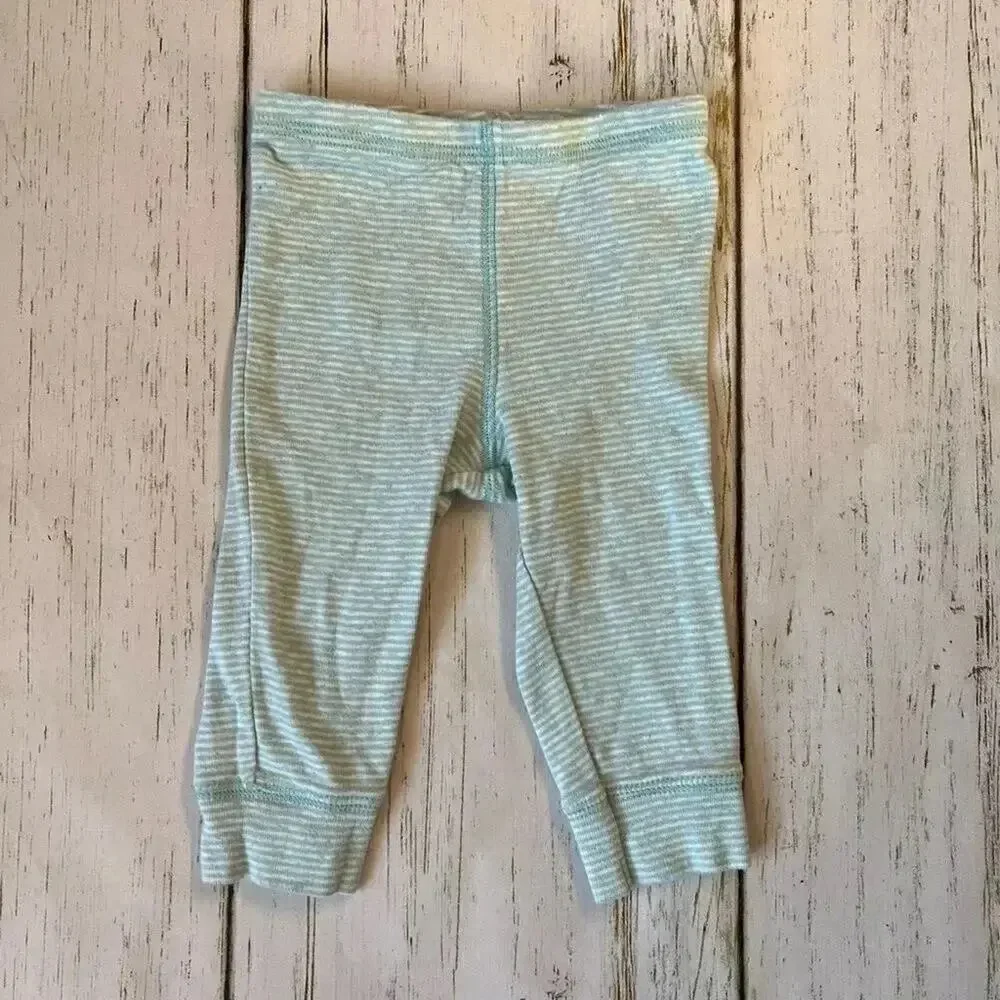 Carter’s long sleeve Onesie & matching pants Size 6 months